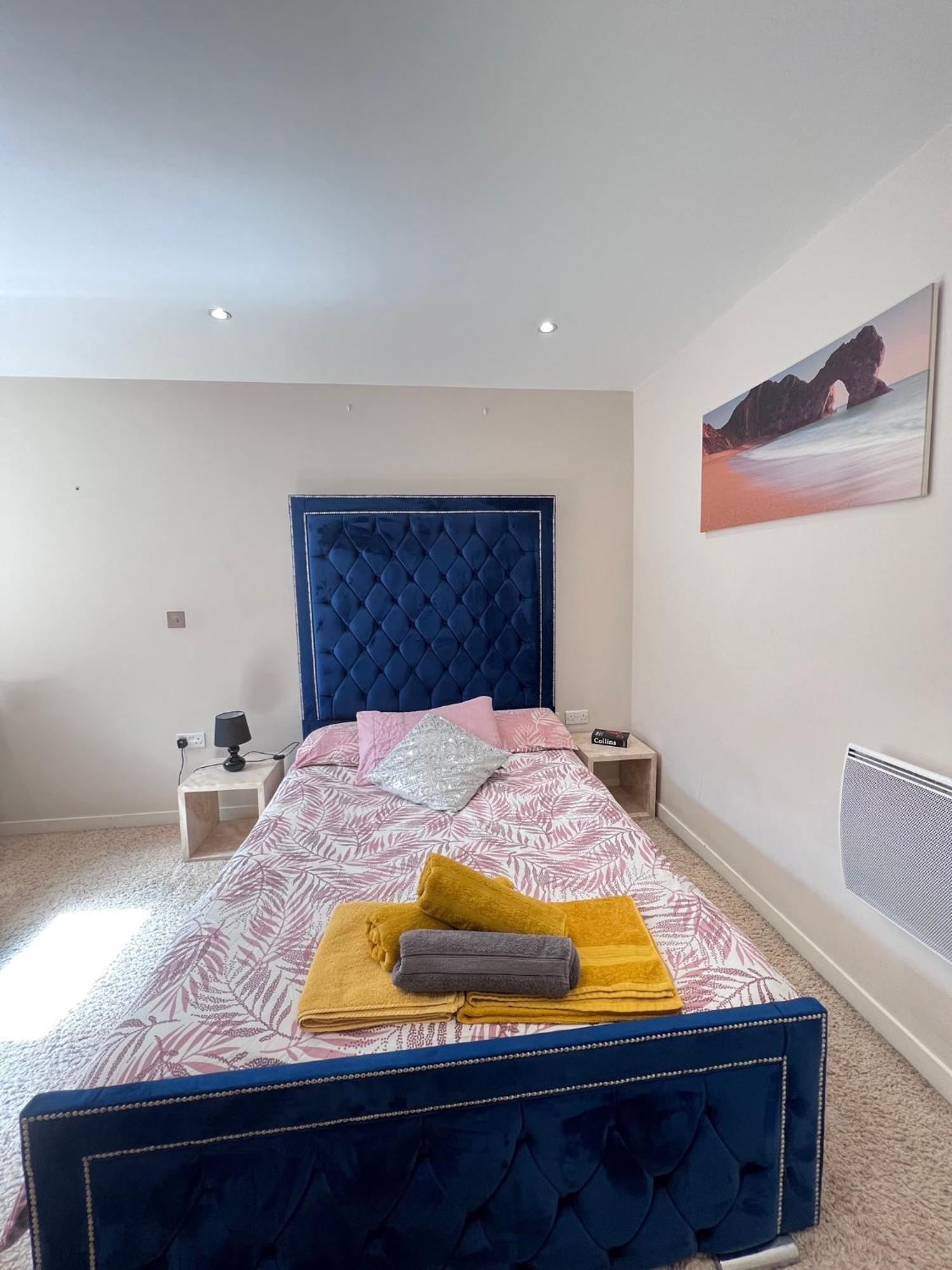 Great City Centre Getaway Apartment 2 Bed Near The Beach And Shopping Area Суонзи Екстериор снимка