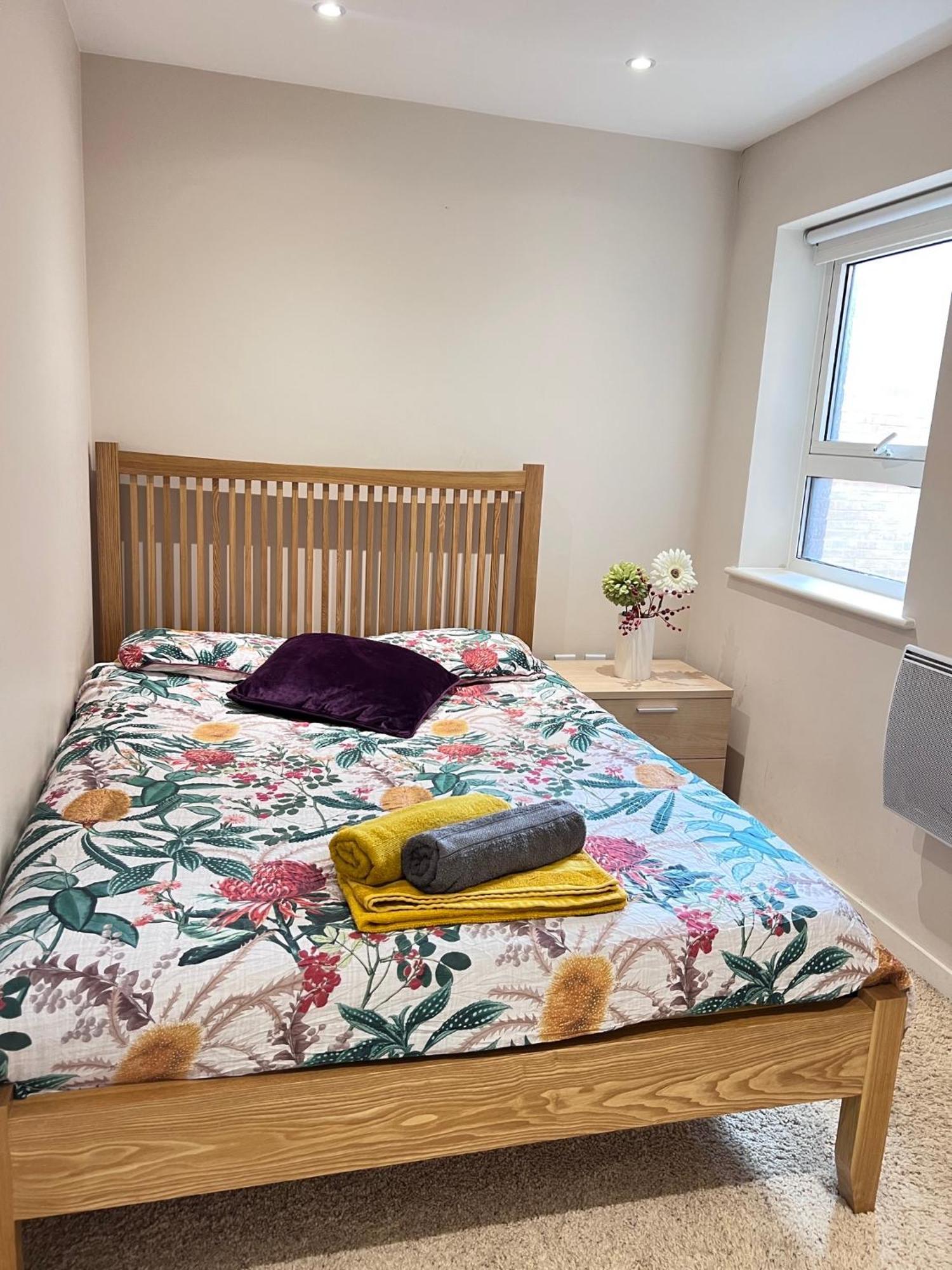Great City Centre Getaway Apartment 2 Bed Near The Beach And Shopping Area Суонзи Екстериор снимка