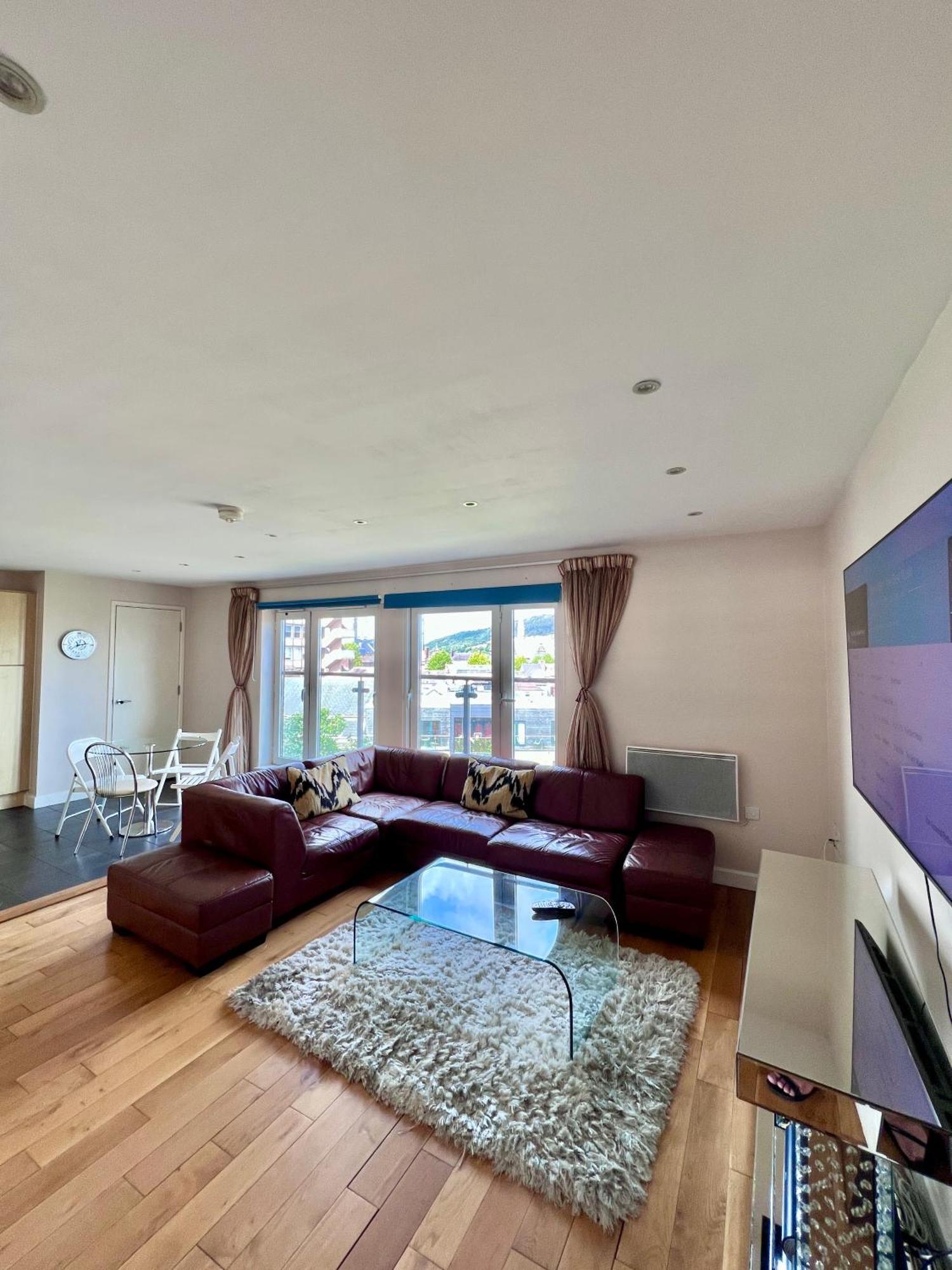 Great City Centre Getaway Apartment 2 Bed Near The Beach And Shopping Area Суонзи Екстериор снимка